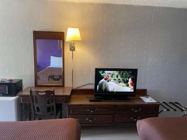 Budget Host Inn image 11