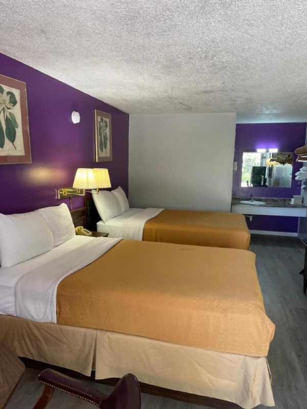 Budget Host Inn image 13