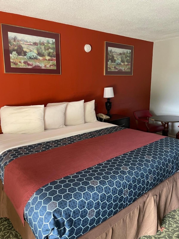 Budget Host Inn image 3