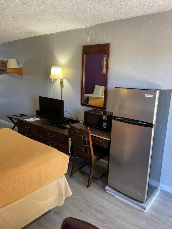 Budget Host Inn image 9